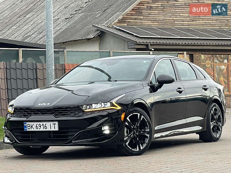 Седан Kia K5 2023 в Сарнах