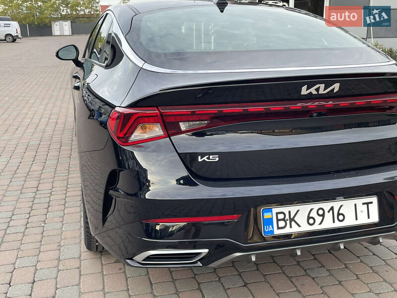 Седан Kia K5 2023 в Сарнах