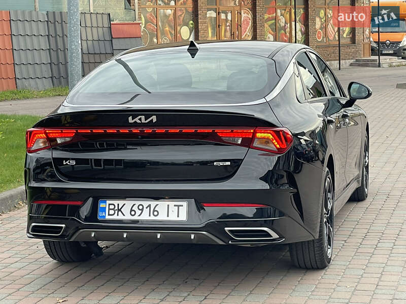 Седан Kia K5 2023 в Сарнах