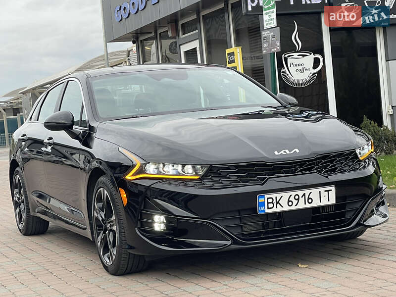 Седан Kia K5 2023 в Сарнах