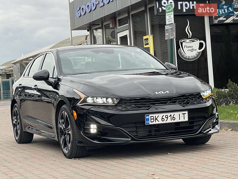 Седан Kia K5 2023 в Сарнах