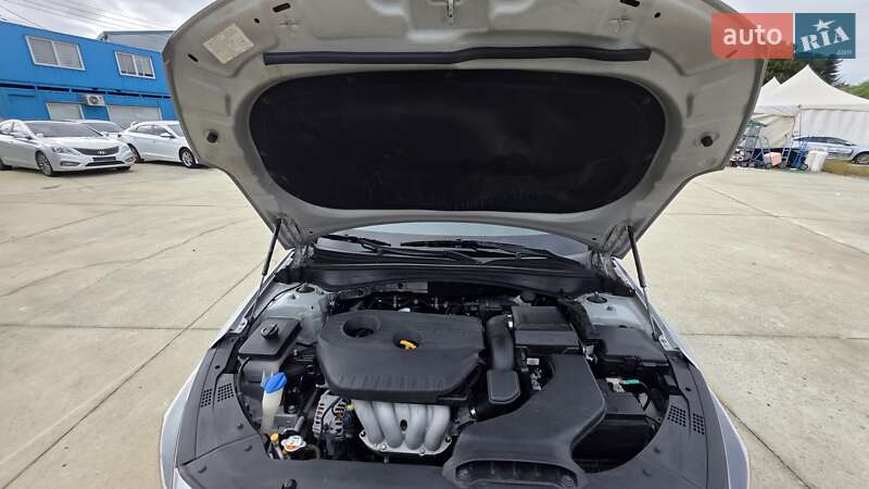 Седан Kia K5 2017 в Киеве