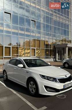 Седан Kia K5 2012 в Одессе