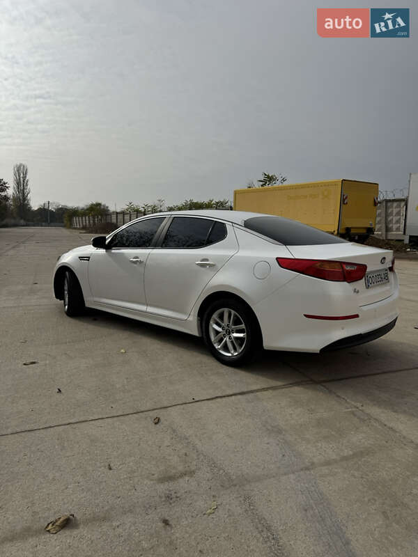 Седан Kia K5 2014 в Одессе