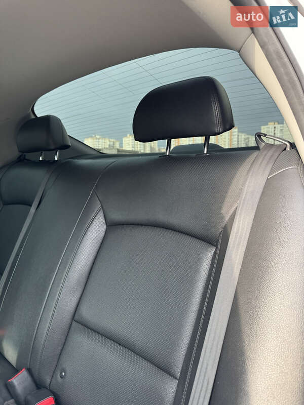 Седан Kia K5 2014 в Одессе