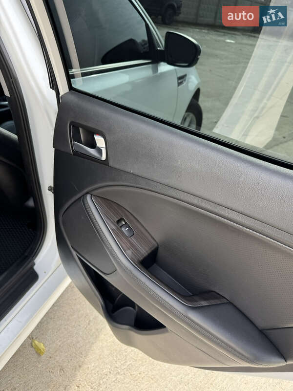 Седан Kia K5 2014 в Одессе