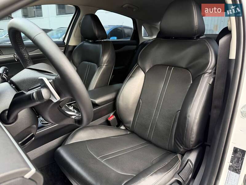 Седан Kia K5 2020 в Одессе