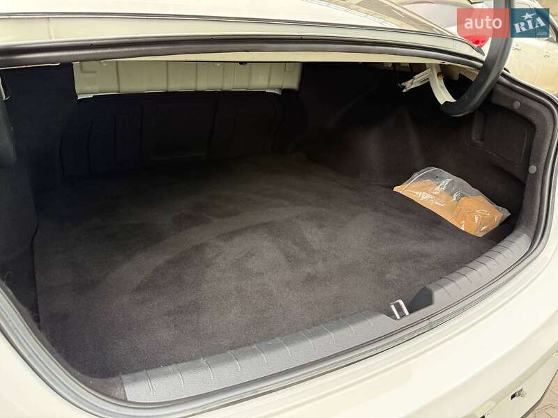 Седан Kia K5 2020 в Одессе