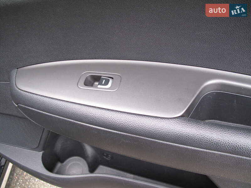 Седан Kia K5 2017 в Києві фото 49 Седан Kia K5 2017 в Києві