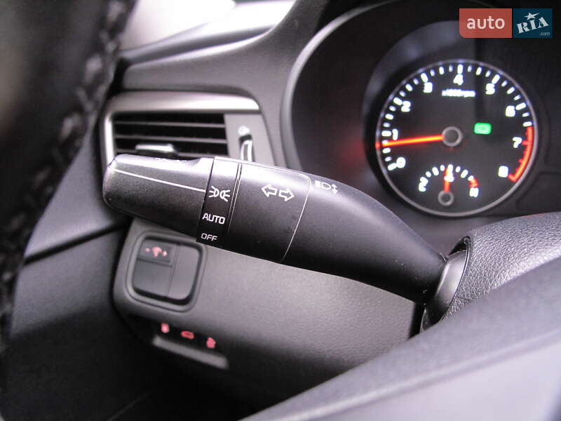 Седан Kia K5 2017 в Києві фото 74 Седан Kia K5 2017 в Києві