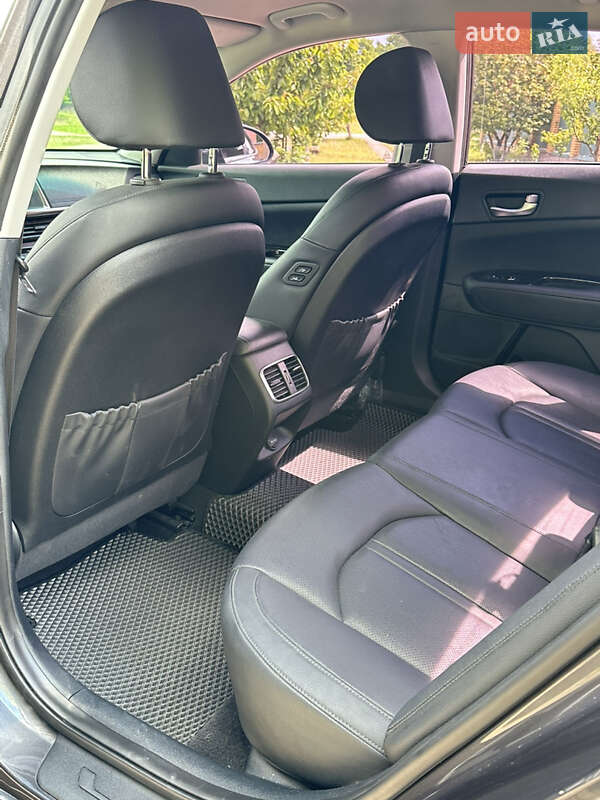 Седан Kia K5 2016 в Сумах