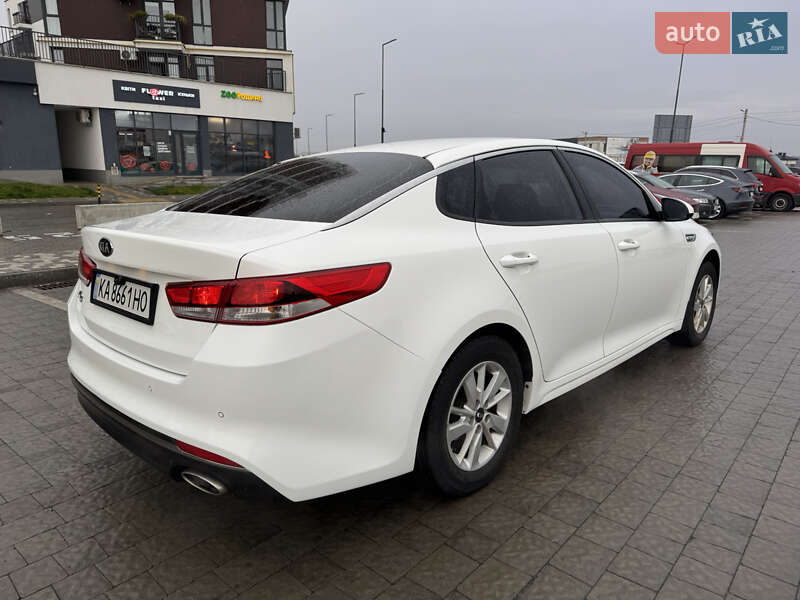 Седан Kia K5 2017 в Львові