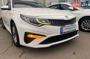 Седан Kia K5 2018 в Киеве