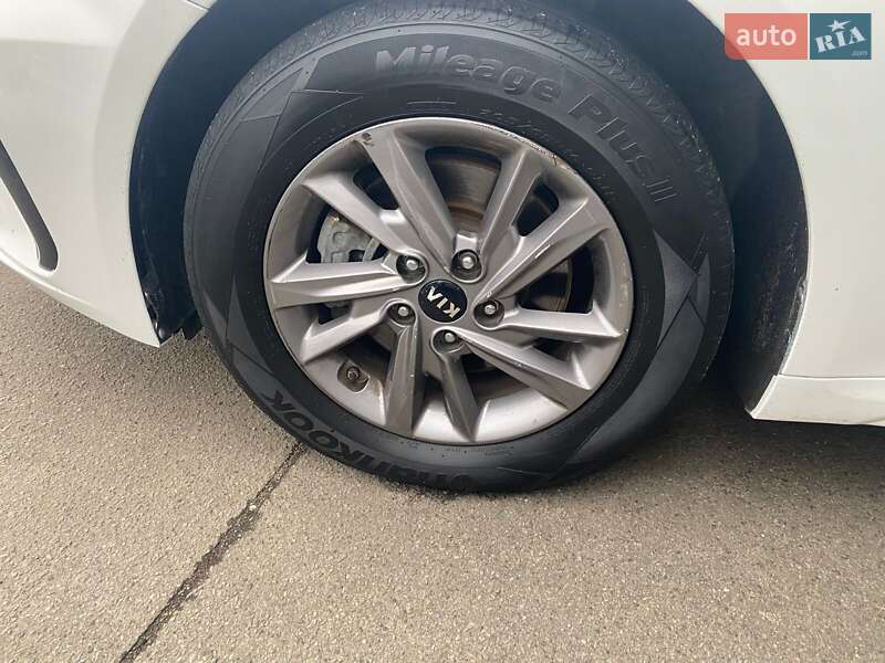 Седан Kia K5 2018 в Киеве