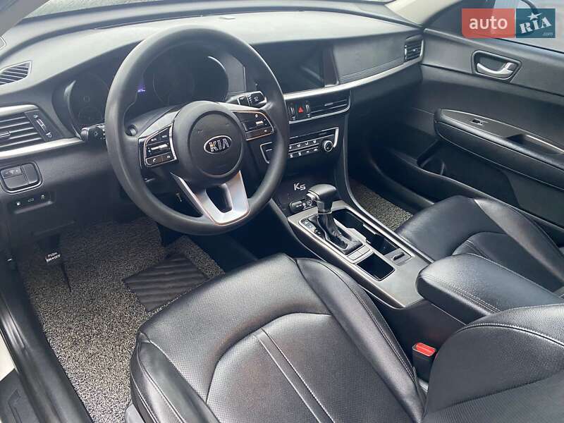 Седан Kia K5 2018 в Киеве