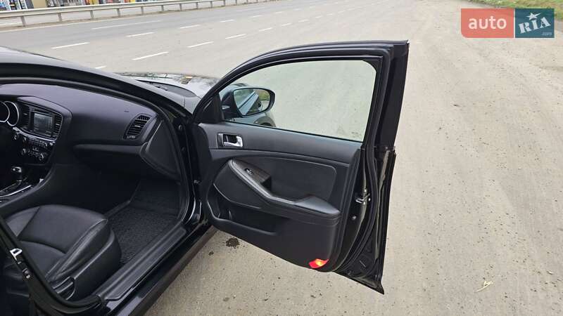 Седан Kia K5 2015 в Черновцах