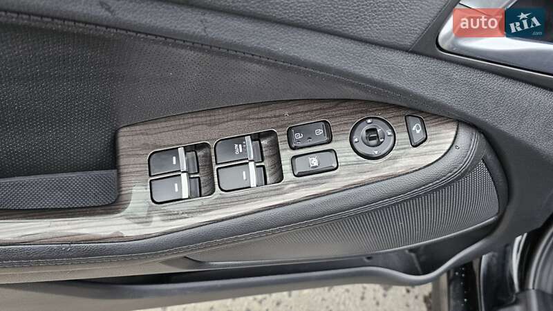 Седан Kia K5 2015 в Черновцах