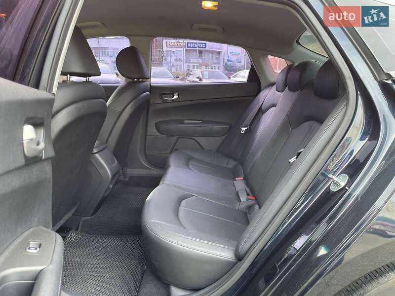 Седан Kia K5 2016 в Киеве