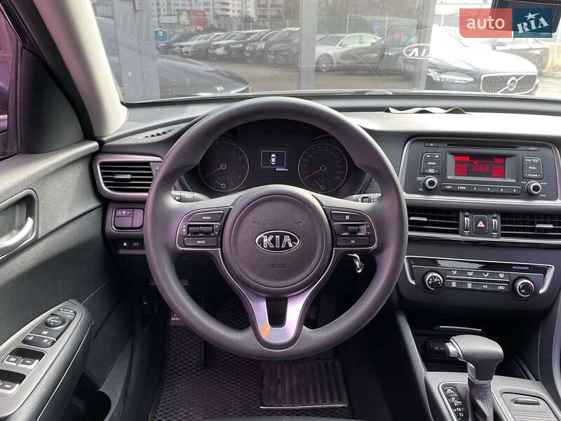 Седан Kia K5 2016 в Киеве
