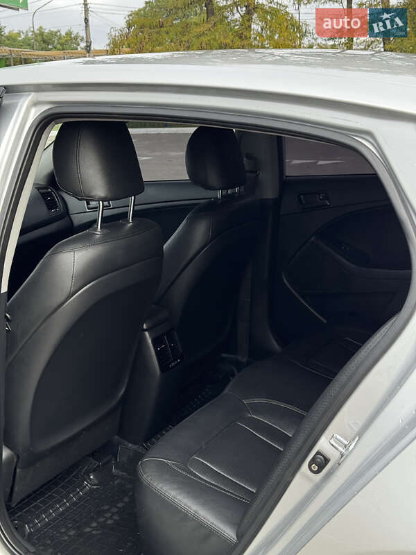 Седан Kia K5 2012 в Одесі