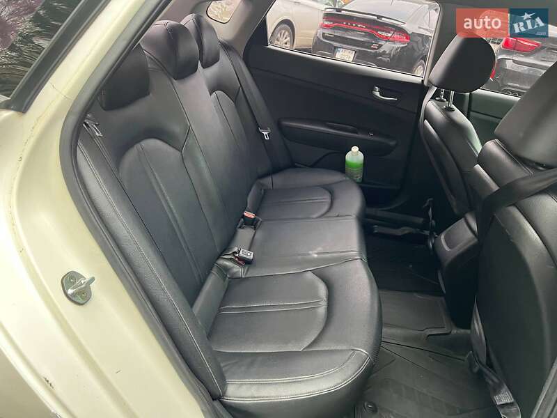 Седан Kia K5 2015 в Харкові