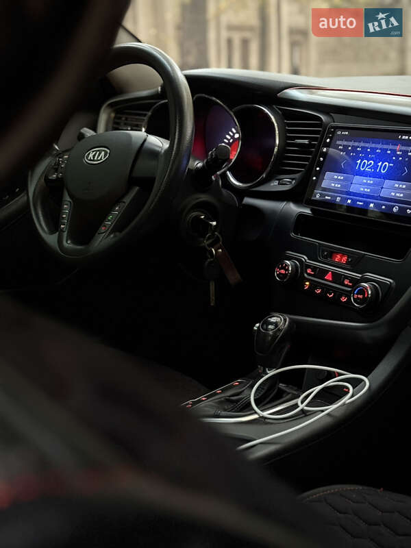 Седан Kia K5 2011 в Миколаєві