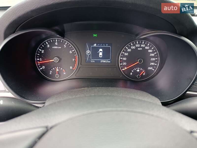 Седан Kia K5 2016 в Умані