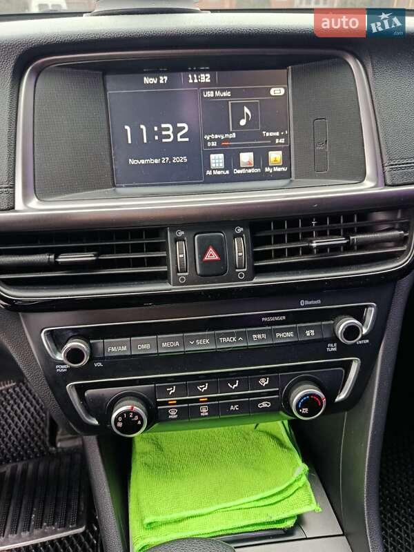 Седан Kia K5 2016 в Умані