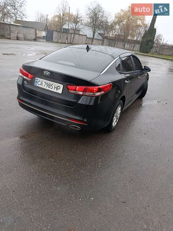 Седан Kia K5 2016 в Умані