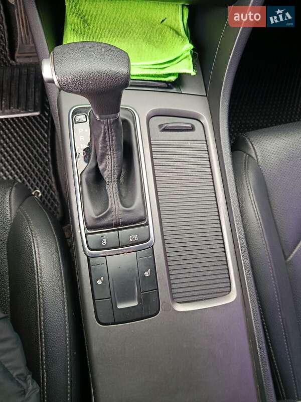 Седан Kia K5 2016 в Умані