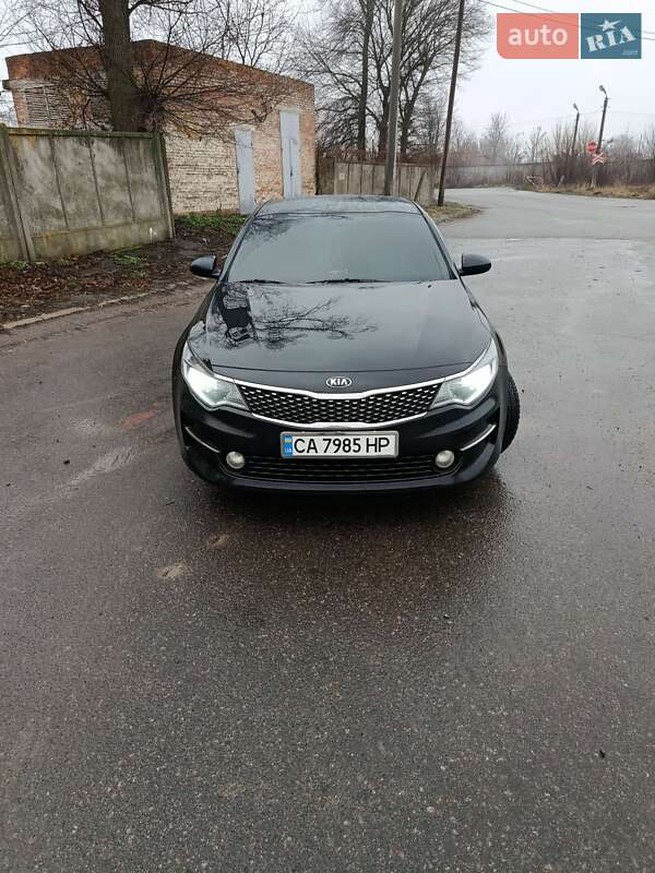 Седан Kia K5 2016 в Умані
