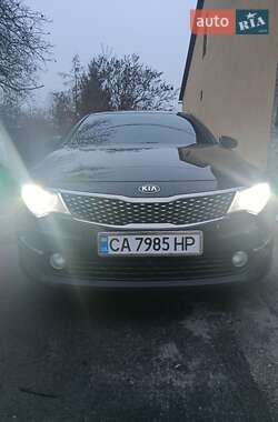 Седан Kia K5 2016 в Умані