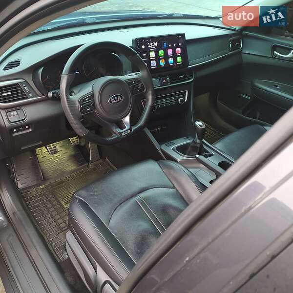 Седан Kia K5 2015 в Лановцах