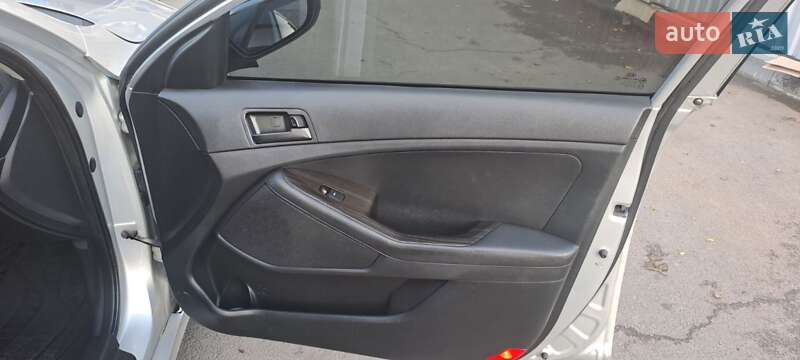 Седан Kia K5 2012 в Миколаєві