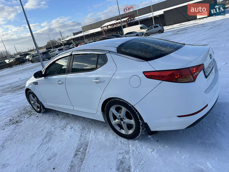 Седан Kia K5 2013 в Києві