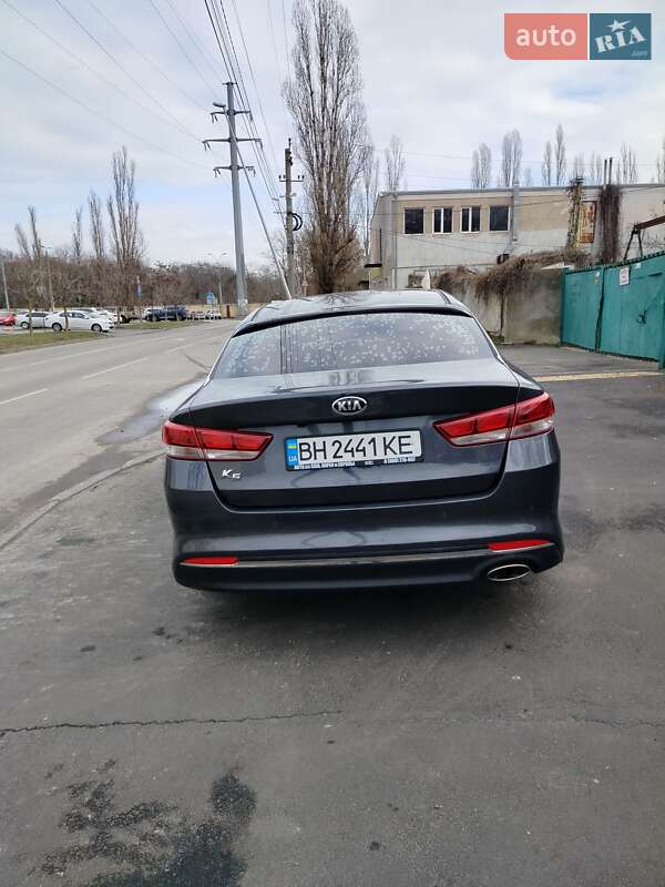Седан Kia K5 2015 в Одессе