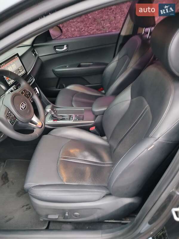 Седан Kia K5 2015 в Одессе