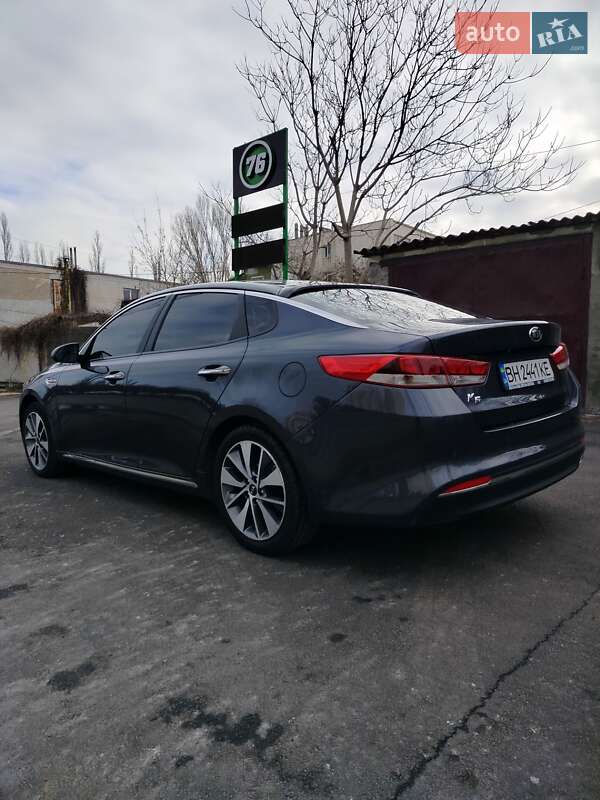 Седан Kia K5 2015 в Одессе