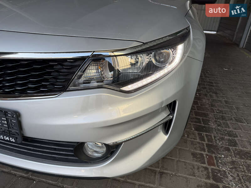 Седан Kia K5 2016 в Одессе