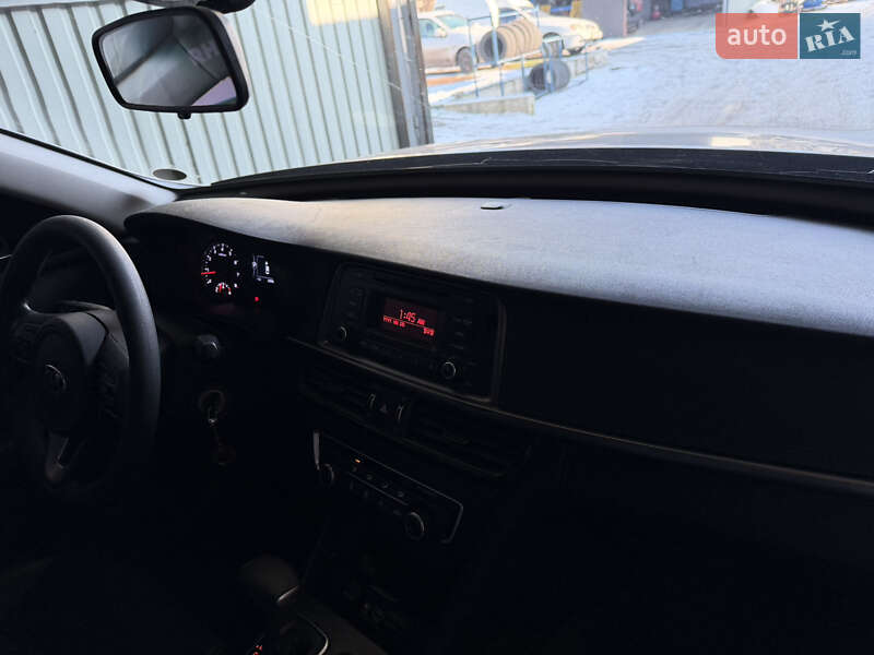 Седан Kia K5 2016 в Одессе