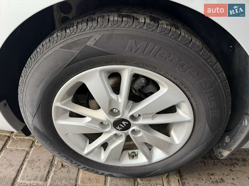 Седан Kia K5 2016 в Одессе