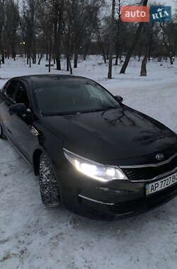 Седан Kia K5 2015 в Запорожье