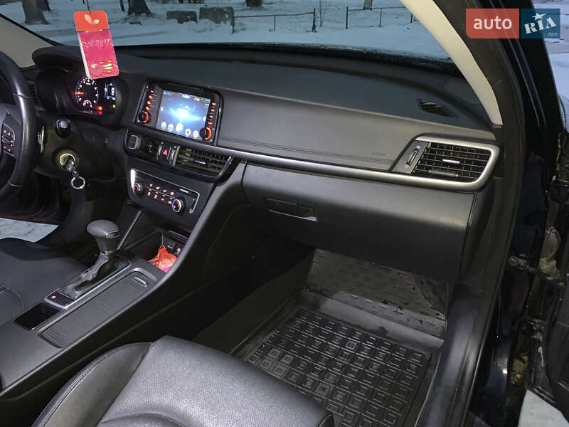 Седан Kia K5 2015 в Запоріжжі