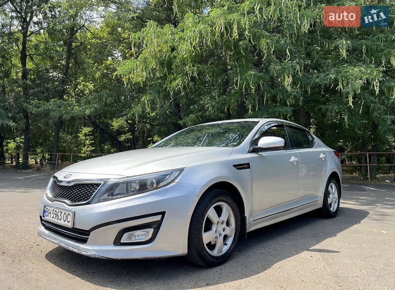 Седан Kia K5 2014 в Одессе