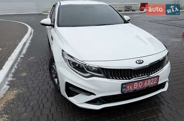 Седан Kia K5 2018 в Одессе