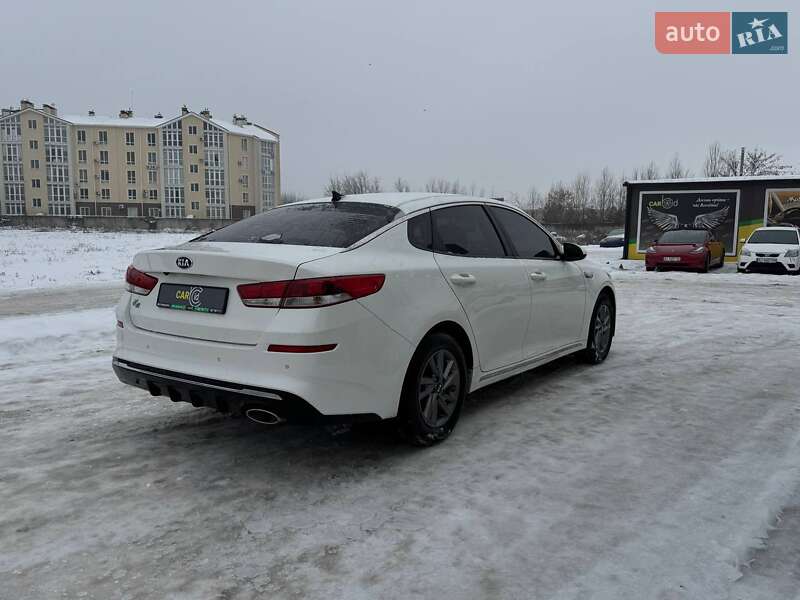 Седан Kia K5 2018 в Киеве