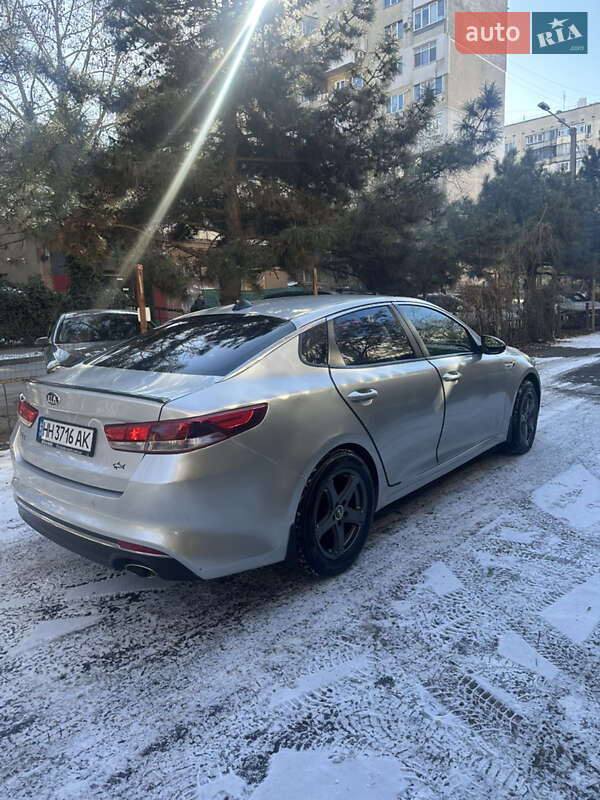 Седан Kia K5 2016 в Одессе