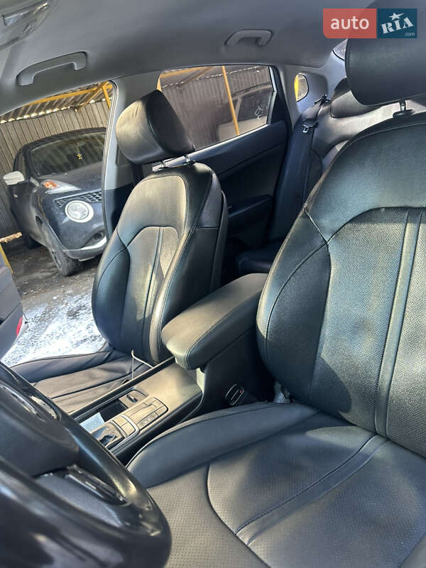 Седан Kia K5 2016 в Одессе