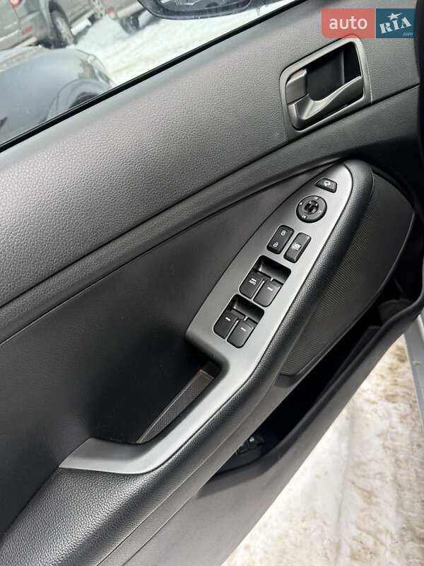 Седан Kia K5 2014 в Киеве фото 12 Седан Kia K5 2014 в Киеве