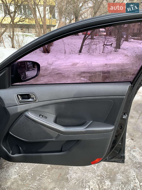 Седан Kia K5 2014 в Києві фото 21 Седан Kia K5 2014 в Києві